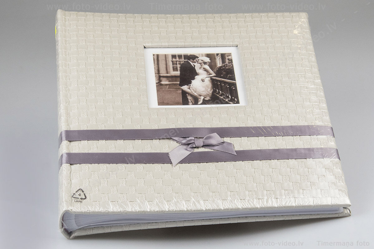 Kāzu foto albums ar klasiskām lapām, 60+4 lappuses.