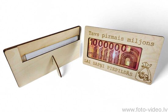 "Tavs pirmais miljons", koka aploksne naudas dāvināšanai.