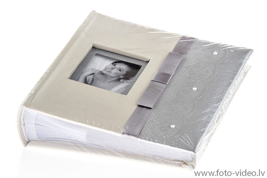 Foto albums 10x15cm 100 bildēm. KD 46/100MA Sudrabs