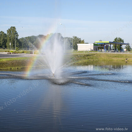 Bauska, strūklaka netālu no Mūsas krastiem.