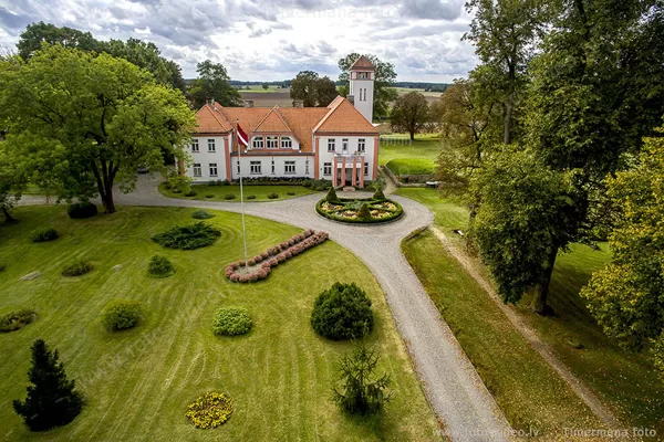 Jāņa Čakstes dzimtas mājas-muzejs "Auči"