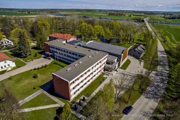 Staļģenes vidusskola
