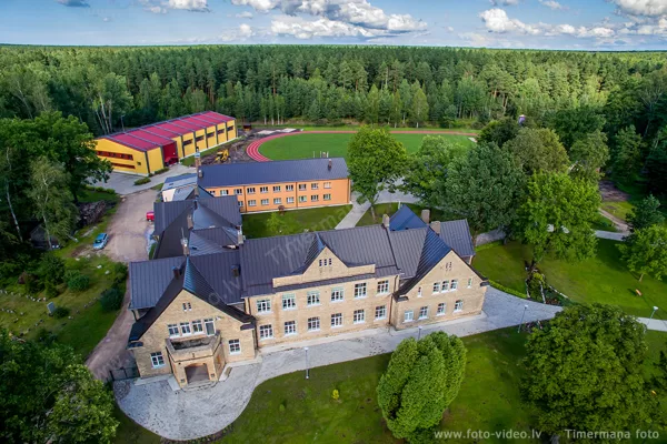 Kalnciema vidusskola. Valgundes pagasts.