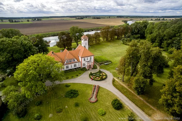 Latvijas Valsts pirmā prezidenta Jāņa Čakstes dzimtas mājas- Auči, muzejs. Salgales pagast