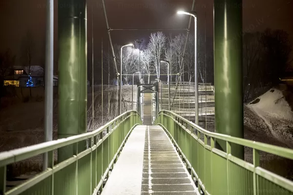 Bauska. Gājēju tilts pāri Mūsas upei.